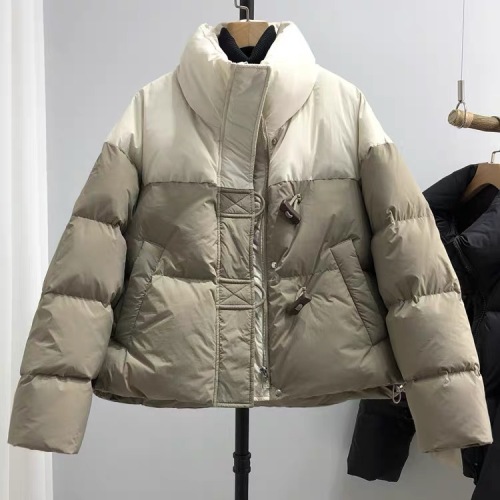 Korean version of contrasting color down-padded jacket for women with horn buckle, loose, fashionable and stylish bread coat, 2024 new style cotton-padded short jacket