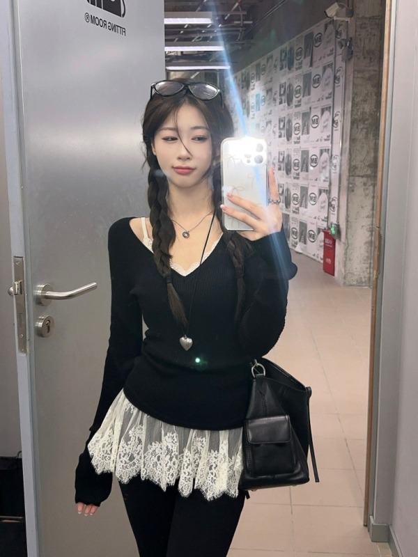 Autumn new style lazy style high-end v-neck pullover sweater + lace suspender