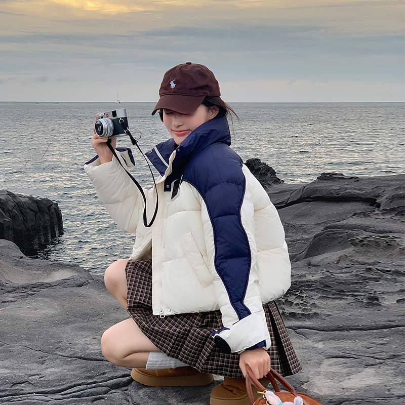 Color-blocked Korean style down-padded jacket for women in winter 2024 new style petite short style thickened popular cotton coat outer