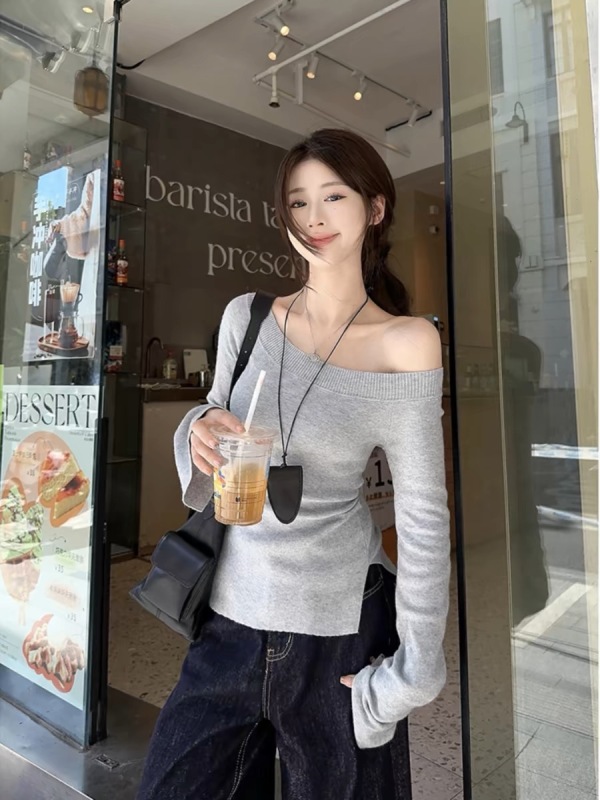 Gray long-sleeved off-shoulder knitted bottoming shirt for women early autumn design off-shoulder sweater chic sweet hottie slim fit top