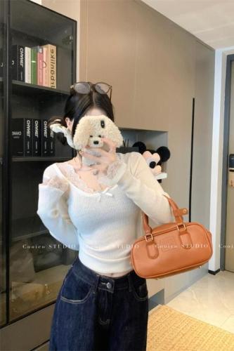 Photographed, inner long-sleeve top with a sense of elegance, crew neck retro lace patchwork knit sweater.