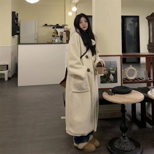 Long horn button lambswool coat for women 2024 autumn and winter lambswool college style warm hooded coat