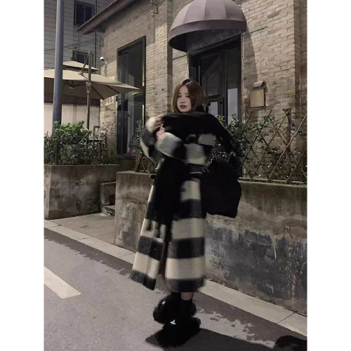 Tartan coat for women in autumn and winter new style loose thickened Korean Hepburn style woolen coat for small people