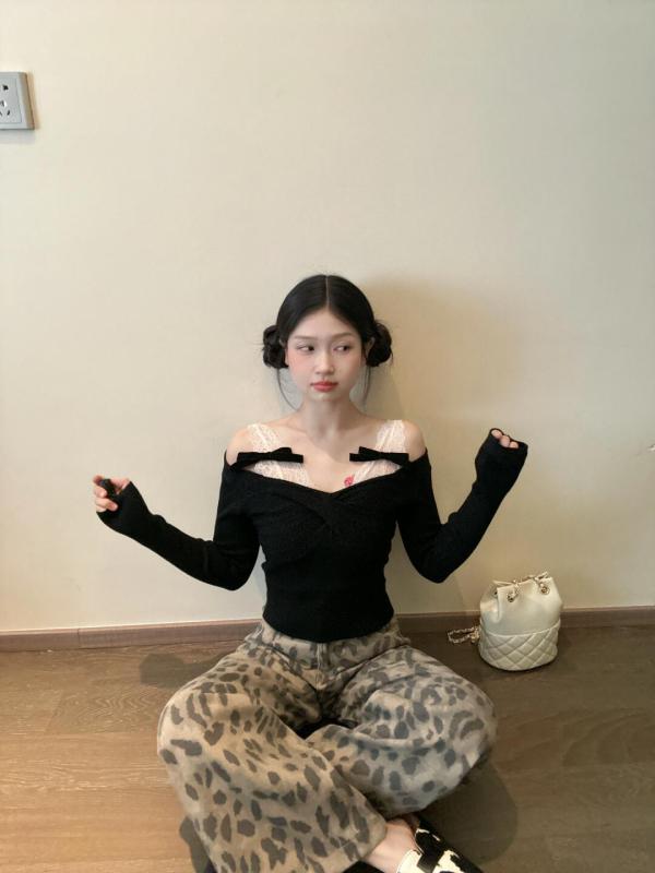 Lace spliced ​​off-the-shoulder bottoming