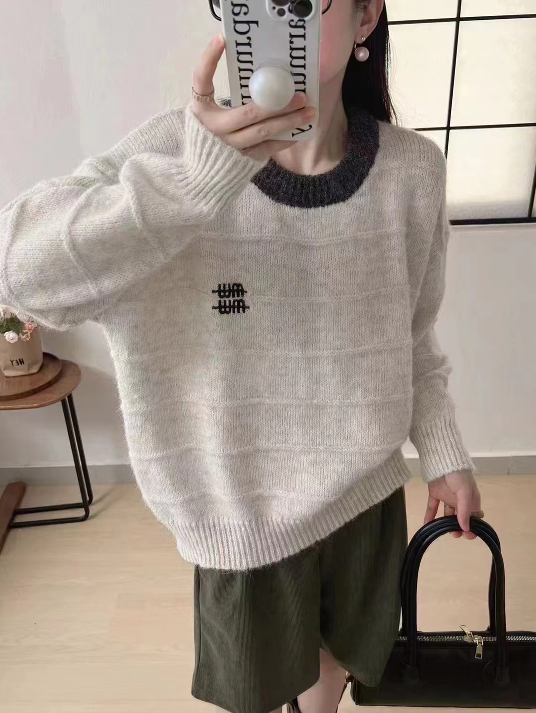 Fashionable long-sleeved round neck knitted top, simple and versatile