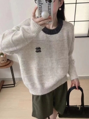 Fashionable long-sleeved round neck knitted top, simple and versatile