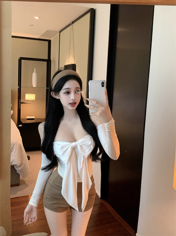 Shot in the Wild, Unique Butterfly Bow One-Shoulder Top Autumn Outfit