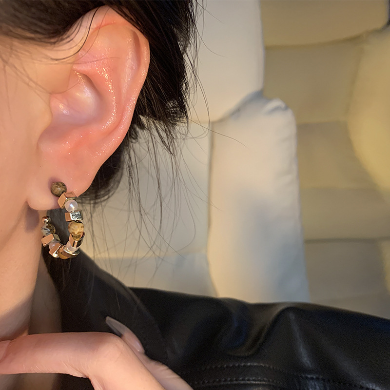 美拉德琥珀色不規則珍珠耳環女小眾高級感放天然串珠耳釘耳飾批發
