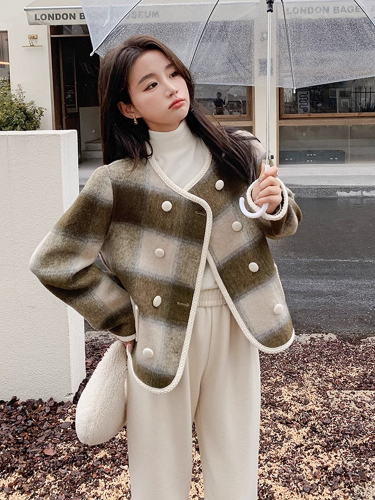 Autumn and winter new style lady Xiaoxiang style plaid coat women's short woolen coat 2024 British style round neck double breasted