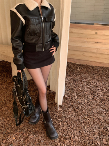 Real shot!  Spliced ​​motorcycle leather jacket autumn and winter loose short style high-end lamb fur coat