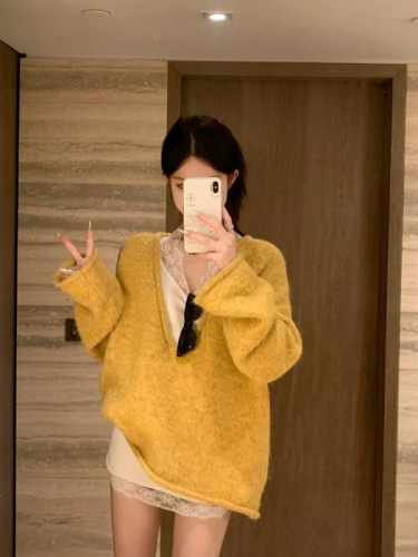 cchun Junko French retro lazy wind velvet large V-neck pullover natural curling sweater autumn and winter