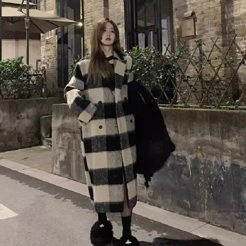 Tartan coat for women in autumn and winter new style loose thickened Korean Hepburn style woolen coat for small people