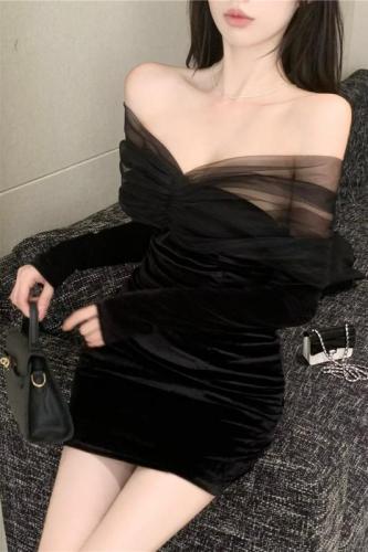 Actual shot ~ Pure desire velvet dress for women in autumn and winter, hot girl off-shoulder bottoming skirt, waist-cinching sexy hip-hugging skirt