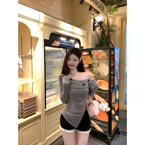 Real shot of the wind of the coast, hot girl slimming long-sleeved T-shirt for women, autumn design, sloping shoulders, irregular top