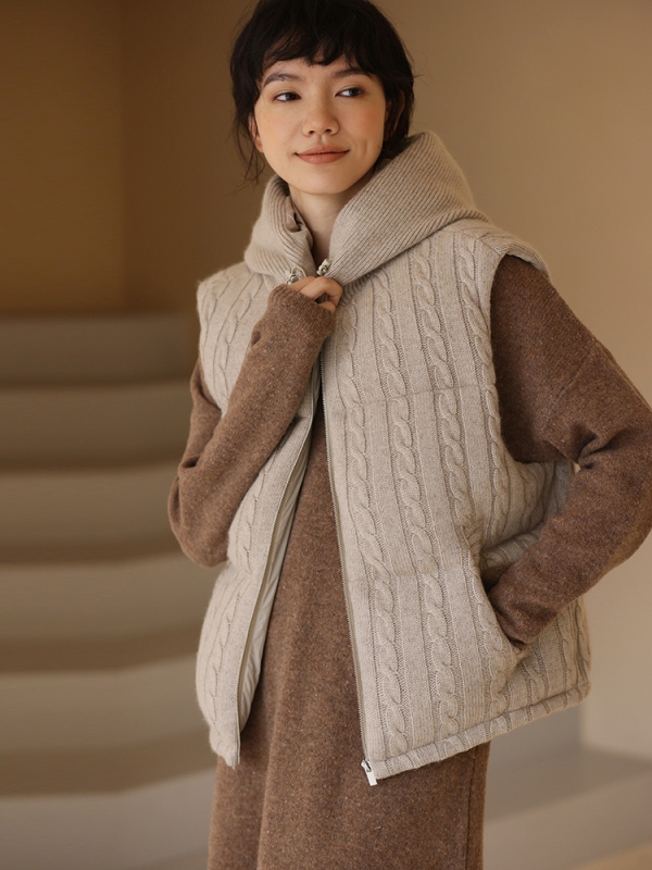 Miss Haqi's new winter heavy-duty small European bag wool cable knit hooded high-fill down vest