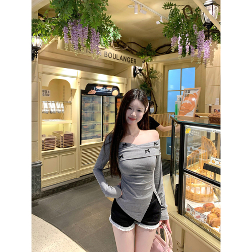 Real shot of the wind of the coast, hot girl slimming long-sleeved T-shirt for women, autumn design, sloping shoulders, irregular top