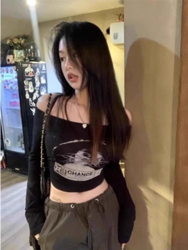 Short black T-shirt early autumn 2024 new slim and chic printed hot girl long-sleeved tops for women