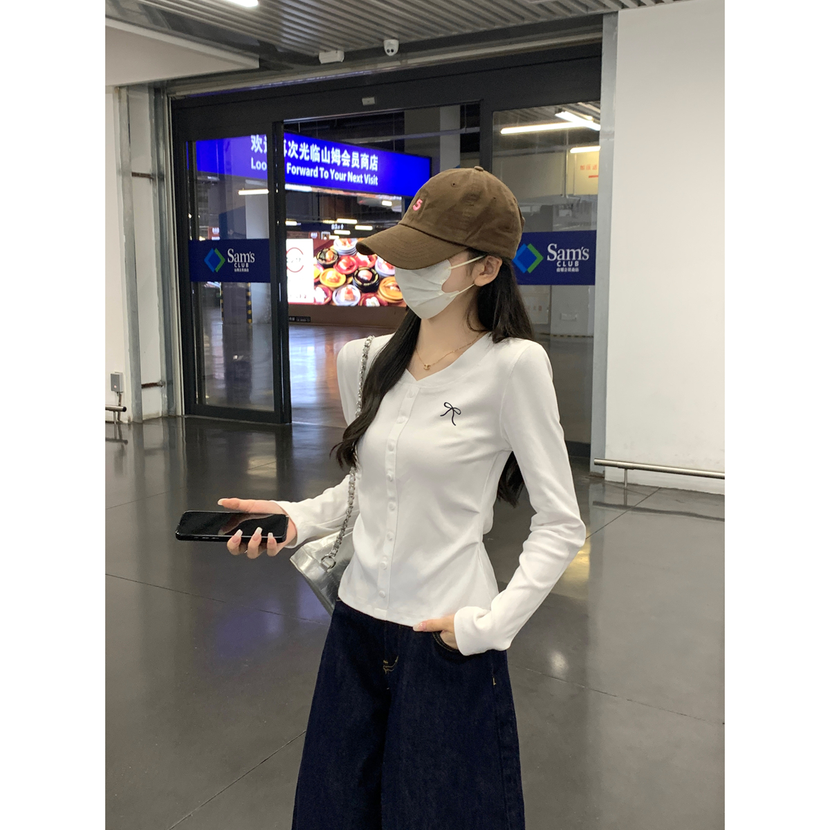 Actual shot of autumn and winter Korean style versatile single-breasted pleated bow embroidered long-sleeved T-shirt inner top for women