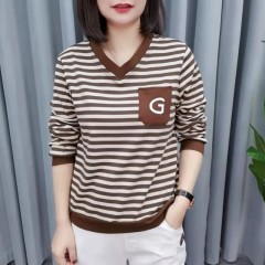 New spring and autumn women's long-sleeved V-neck T-shirt tops for middle-aged and elderly mothers with striped fashion to reduce age