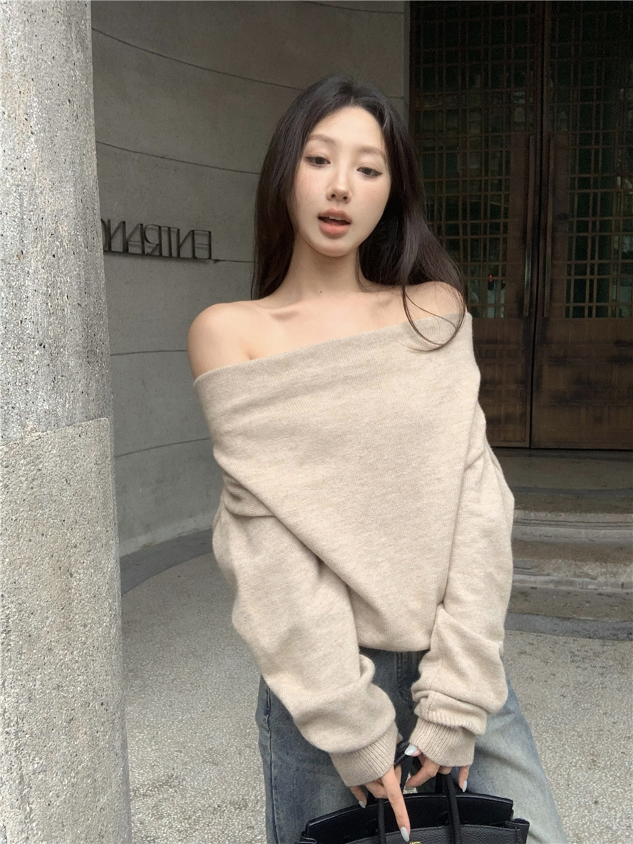 Real shot of oatmeal slant collar off-shoulder long-sleeved sweater for women loose lazy pullover sweater short bat-sleeved top