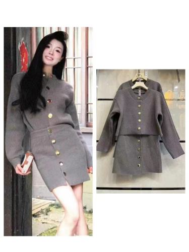SourceWithU Metropolitan Gold Button Texture Soft Waxy Knitted Cardigan Loose and Slim A-Line Skirt Two-piece Set