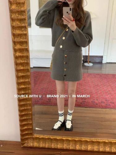 SourceWithU Metropolitan Gold Button Texture Soft Waxy Knitted Cardigan Loose and Slim A-Line Skirt Two-piece Set