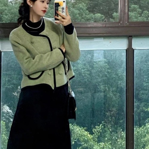 French style green small fragrance jacket for women in autumn and winter thickened woolen small high-end wool jacket