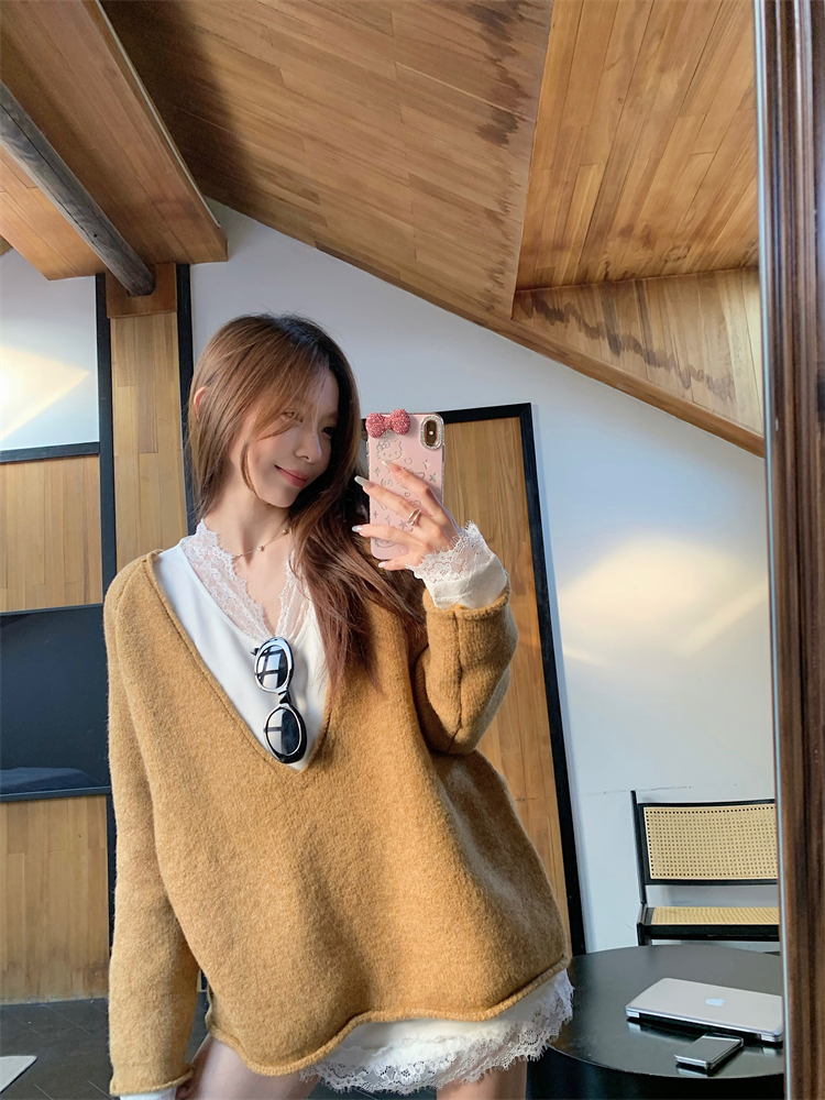 實拍~大碼鬆弛慵懶復古V領寬鬆毛衣女+蕾絲拼接長袖T恤打底衫
