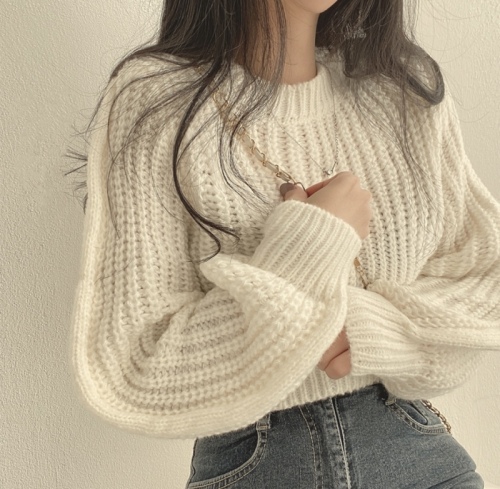 French Minimalist Round Neck Knit Top for Women - Autumn/Winter New Arrival, Niche Academic Style, Sweet and Charming, Loose Fit, Outerwear Sweater