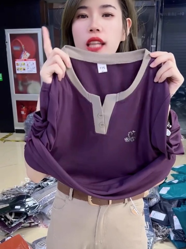 Autumn new swan diamond long-sleeved T-shirt women's casual plus size women's V-neck right shoulder slim plus size top
