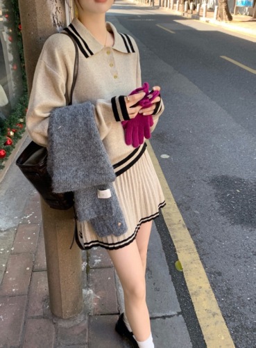 Actual shot Korean high-end contrasting color polo collar sweater pleated skirt suit