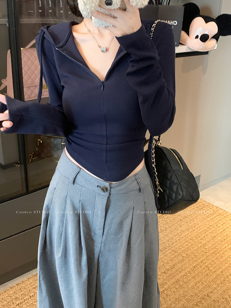 Real shot of sweet hot girl solid color slim bottoming top autumn new versatile casual hooded long-sleeved T-shirt pullover