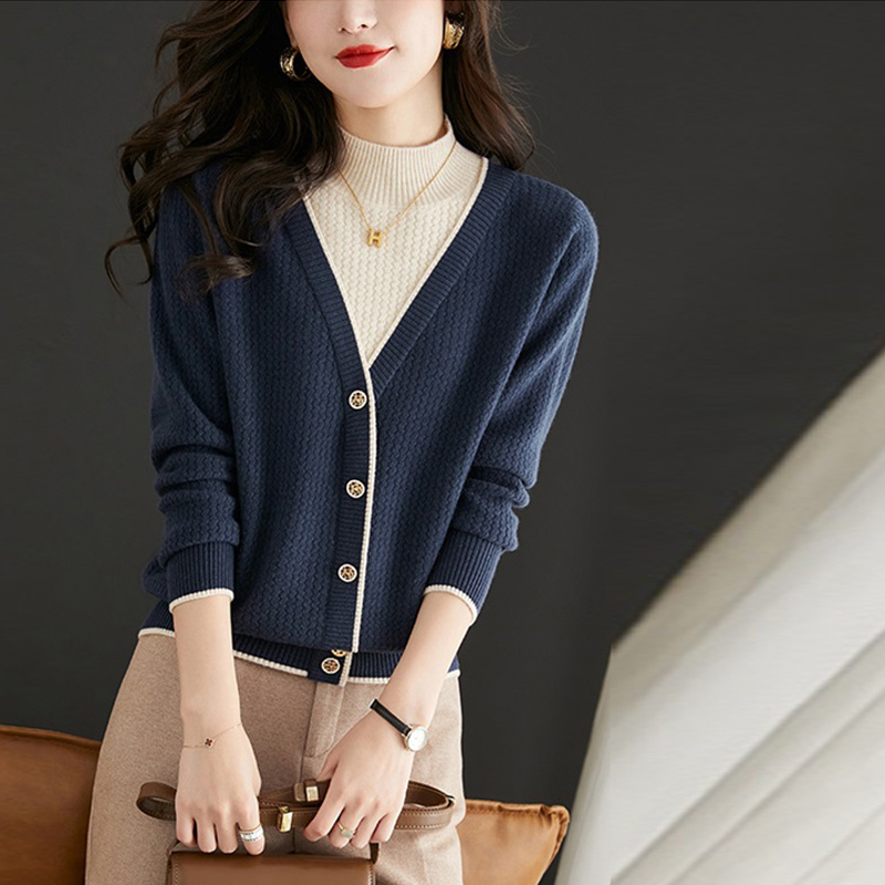 Autumn women's bottoming shirt, women's autumn and winter style, knitted fake two-piece top, fashionable and stylish sweater new style