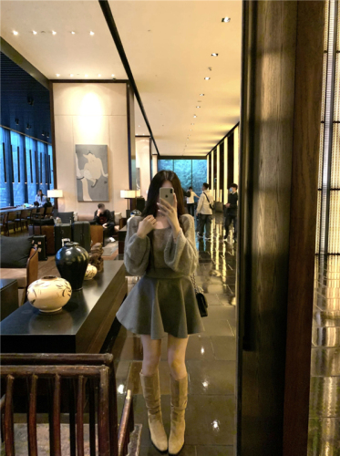Real shot of lazy gray off-shoulder long-sleeved knitted sweater skirt tutu skirt princess dress suit