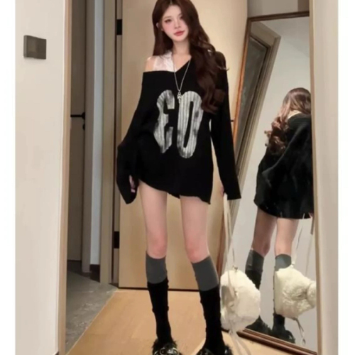 American retro loose lazy V-neck letter black sweater for women in autumn and winter new Korean style versatile long-sleeved sweater