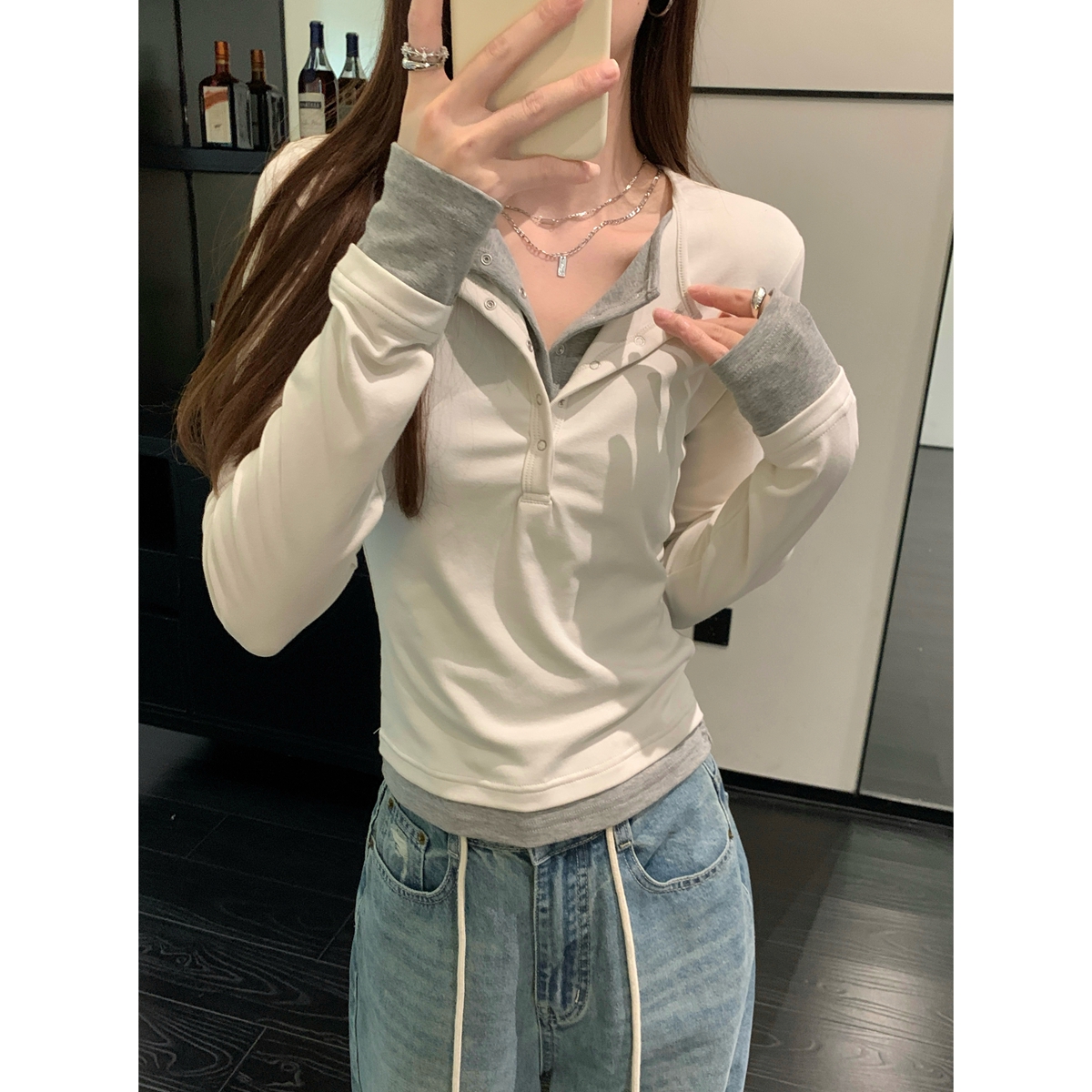 Actual shot of autumn and winter Korean style half-open collar contrasting fake two-piece slim-fit buttoned temperament long-sleeved T-shirt with inner top