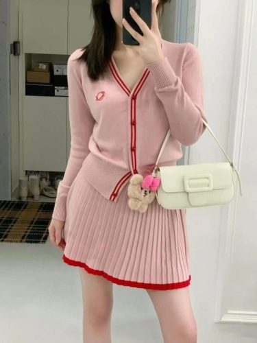 Tmall quality two-piece set early autumn new women's knitted suit 2024 small fragrant style Korean cardigan pleated skirt