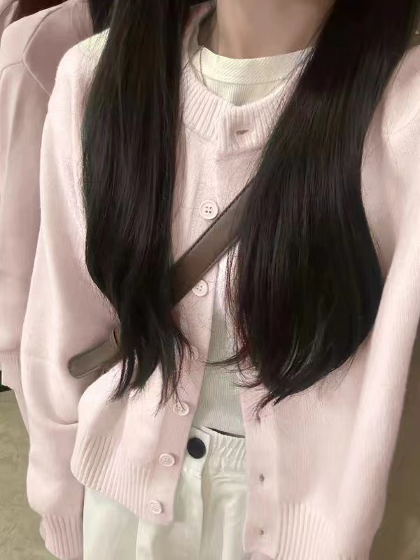 Ready stock two-color knitted cardigan soft and waxy round neck sweater short jacket