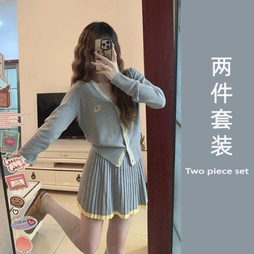 Tmall quality two-piece set early autumn new women's knitted suit 2024 small fragrant style Korean cardigan pleated skirt