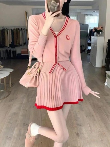 Tmall quality two-piece set early autumn new women's knitted suit 2024 small fragrant style Korean cardigan pleated skirt