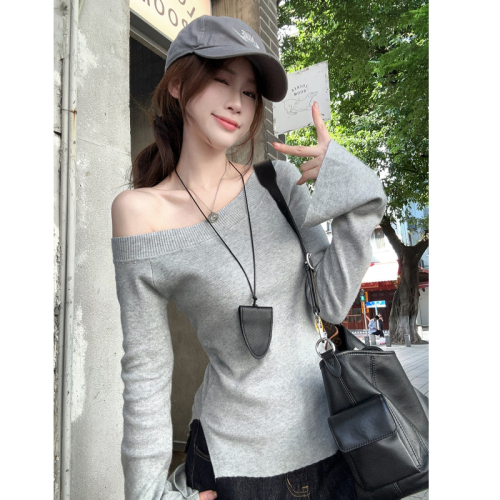 Grey Long Sleeve Asymmetrical Knitted Underwear for Women Early Autumn Design Sensitivity Shoulderless Sweater Chic Sweet and Spicy Girl Short Top 