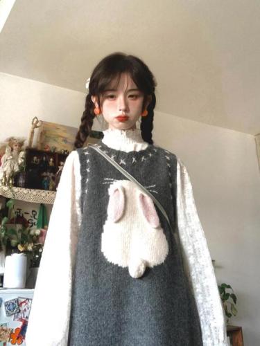 Sweet niche stacking skirt for women in early autumn new design three-dimensional bunny gray knitted vest dress