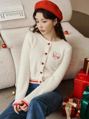 Tmall quality temperament soft waxy round neck sweater autumn new sweet little fragrance short bottoming sweater