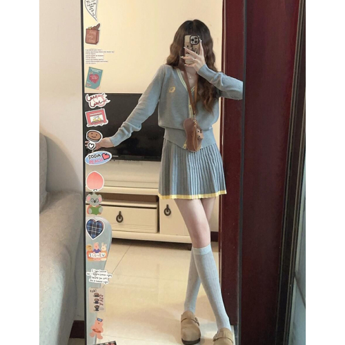 Tmall quality two-piece set early autumn new women's knitted suit 2024 small fragrant style Korean cardigan pleated skirt