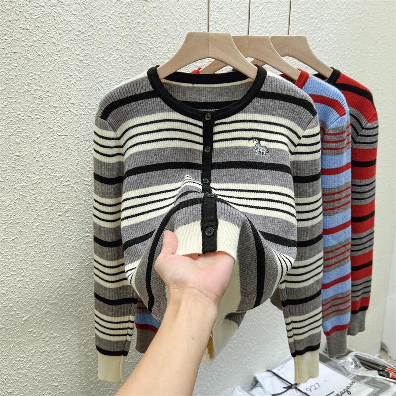 Autumn and winter blue striped embroidered knitted cardigan jacket for women with niche design, loose short long-sleeved top
