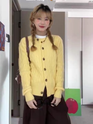 High-end yellow knitted sweater jacket for women spring and autumn new style lazy style outer cardigan short top