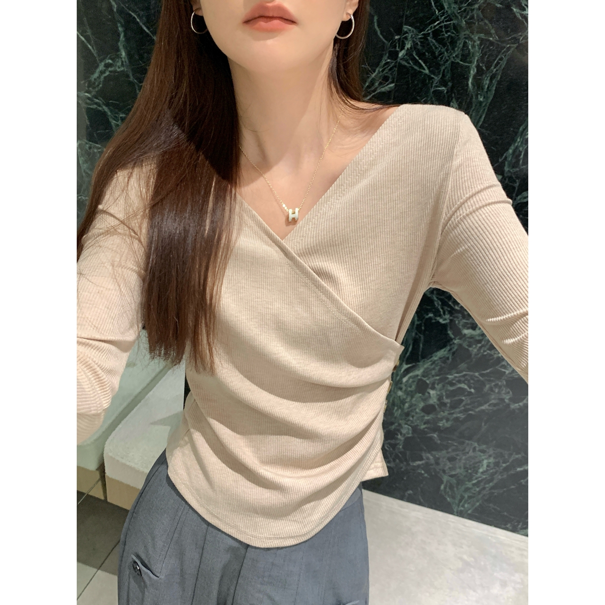 Actual shot of autumn and winter Korean style slim fit v-neck cross-button slimming design long-sleeved bottoming T-shirt top