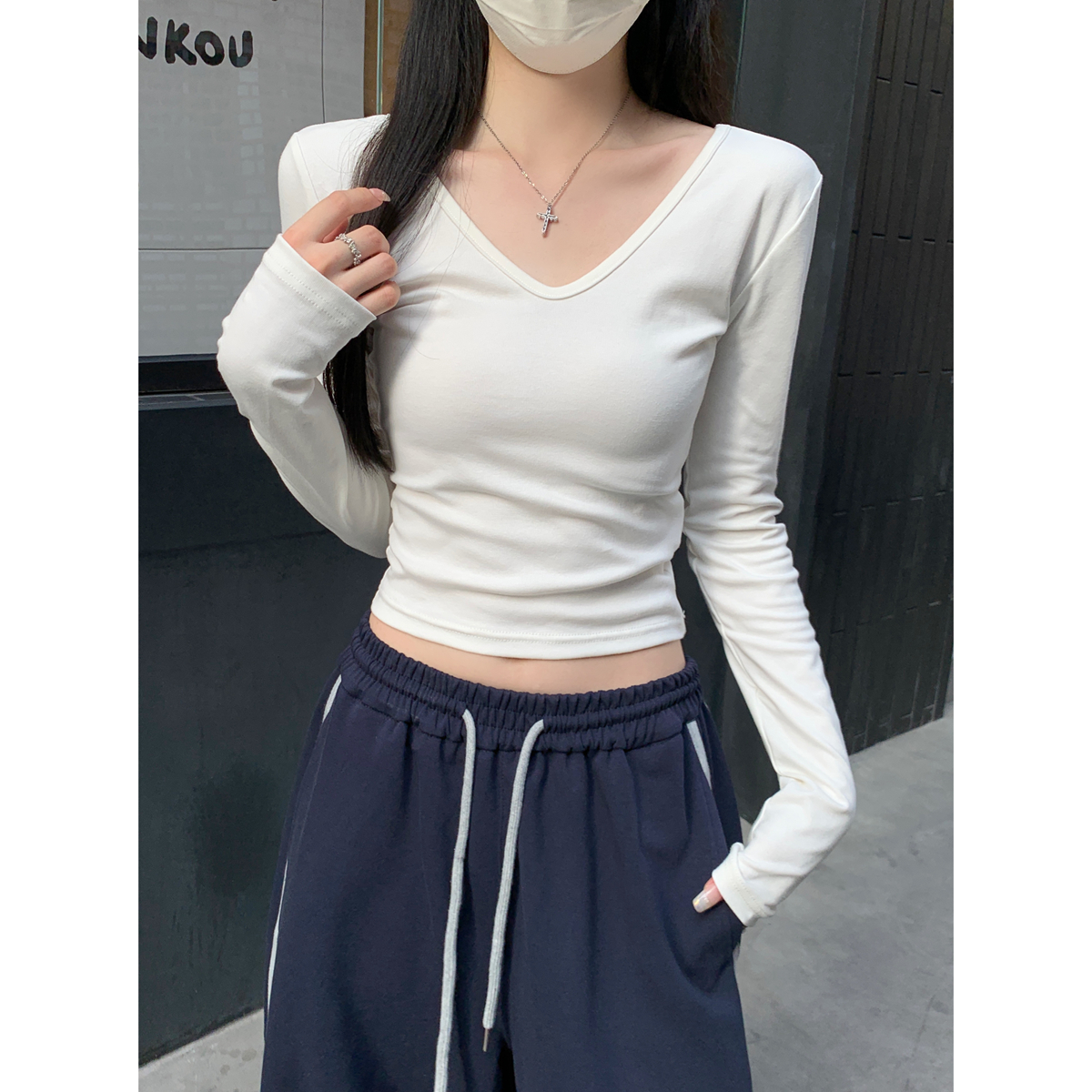 Actual shot of autumn and winter Korean version v-neck versatile simple slim fit pure cotton long-sleeved solid color bottoming T-shirt top for women