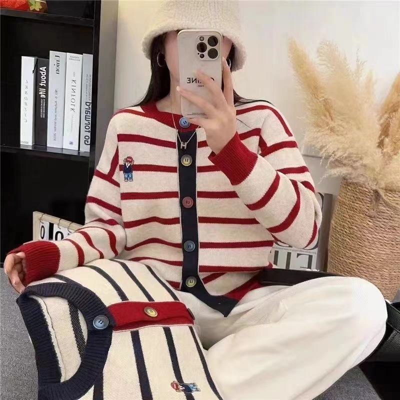 Fashionable striped color-blocking sweater, soft and waxy, women's loose contrasting color cardigan, round neck single-breasted love sweater jacket, trendy
