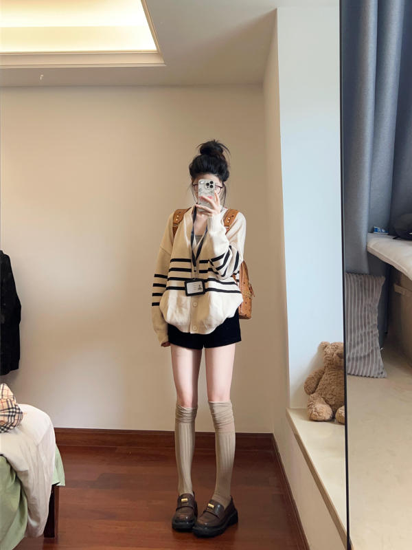 College style striped sweater for women in autumn, lazy, soft and slim, loose and versatile, cardigan jacket for little people